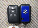 【スマートキー&プッシュエンジンスタート】ポケットやバックなどにキーを入れたまま探さなくてもロックの施錠、開錠、エンジンスタートも出来ます。