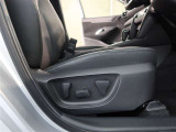 便利なパワーシートでラクラク♪ドライバーに合わせた最適なポジションで運転することが出来ます。