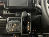 【インパネシフト】シフト操作のしやすいインパネシフトです。足元が広くなりすっきりしますので、大柄な方でも快適に運転ができます。