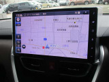 ダイハツ純正の10インチ画面SDナビです。