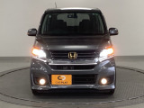 ディスチャージヘッドライト【HID】を装備していますのでとても明るく、夜間の走行や雨の日も安全・安心です。
