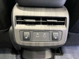 後席にもシートヒーター、USBtypeCの充電ポートあります。