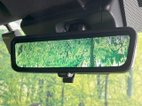 【デジタルインナーミラー】後席の大きな荷物や同乗者で後方が確認しづらい時でも安心!カメラが撮影した車両後方の映像をルームミラー内に表示。クリアな視界で状況の確認が可能です!