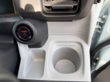 運転席側のドリンクホルダーです