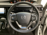 ハンドルにHondaセンシング系のクルーズコントロールやレーンキープアシストなどのスイッチと、オーディオの操作スイッチが装備されています。ハンドルから手を離さず安全に操作できます。