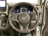 ハンドルにHondaセンシング系のクルーズコントロールやレーンキープアシストなどのスイッチと、オーディオの操作スイッチが装備されています。ハンドルから手を離さず安全に操作できます。