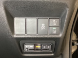 Hondaセンシング用の、VSA解除と路外逸脱抑制機能などのオンオフスイッチはハンドルの右側に装備しています。その下にETC2.0がついています。高速道路の料金所の通過も楽々です。
