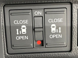 【両側パワースライドドア】スマートキーや運転席のスイッチで後席両側スライドドアの開閉が可能♪電動だから力を入れてドアを開ける必要が無く、小さなお子様でも簡単に開け閉めでき快適です♪
