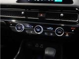 【オートエアコン】温度を設定すれば自動で快適な車内温度を保ちます。エアコン内部の高性能脱臭フィルターで車内のアレルゲンや花粉を除去。