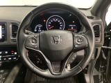 ハンドルにHondaセンシング系のクルーズコントロールやレーンキープアシストなどのスイッチと、オーディオの操作スイッチが装備されています。ハンドルから手を離さず安全に操作できます。