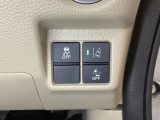 Hondaセンシング用の、VSA(ABS+TCS+横滑り抑制)解除と路外逸脱抑制機能のオンオフスイッチなどはハンドルの右側に装備しています。
