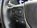 ステアリングスイッチ付き。前方から目を離すことなく操作することが可能です。