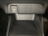 後方にもドライブレコーダーのカメラが付いています。前後両方でお車の周りを監視・記録いたします。