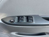 パワーウィンドウ・電格ミラー付き。狭い駐車の際にも便利です。