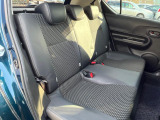後部座席も気になるようなキズ・汚れやへたり等、大きなダメージはなく、良好な状態です。