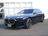 BMWの最大の特徴は「走りの楽しさ(駆けぬける歓び)」を中心に、スポーティな性能・独自のデザイン・高い技術力を一貫して追求している点です。