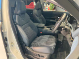 運転席はご自身の適切な運転ポジションへ移動可能な電動パワーシートが付いております。