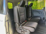後部座席も気になるようなキズ・汚れやへたり等、大きなダメージはなく、良好な状態です。