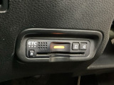 ハンドルの左下にETCがついています。高速道路の料金所の通過も楽々です!。 カードの取り出しもしやすい場所についています。