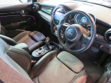 オットマン付きなので、長時間運転でも疲れにくいです♪
