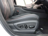 パワーシート搭載。微妙な調整が手軽にでき、ピッタリなポジションで運転することが可能です。