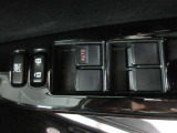もちろん全席パワーウインドー付。運転席から操作できて便利です。