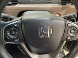 ハンドルにHondaセンシング系のクルーズコントロールやレーンキープアシストなどのスイッチと、オーディオの操作スイッチが装備されています。ハンドルから手を離さず安全に操作できます。