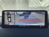 狭い場所での駐車やすれ違いなどでより的確な運転操作に役立つ360&deg;ビューモニターが装備されています。