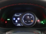 とっても見やすいメーターです。夜間時はラグジュアリーな気分にさせてくれる照明が魅力ですので、夜のドライブも楽しみになりますよ♪
