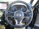 ステアリングスイッチがついています。オーディオの操作が手元でできるので便利で安心ですね♪