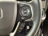 ハンドルにHondaセンシング系のクルーズコントロールやレーンキープアシストなどの操作スイッチが装備されています。ハンドルから手を離さず安全に操作できます。