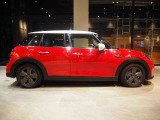 気になる車両へのご質問も大歓迎です。お気軽にMINI 一宮 0078-6002-369993 (無料)までご連絡ください!