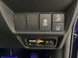 Hondaセンシング用の、VSA解除とレーンキープアシストシステムのメインスイッチなどはハンドルの右側に装備しています。その下にETC2.0がついています。高速道路の料金所の通過も楽々です。