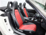 ■メイクユアスパイダー(ホワイトボディ色、レッドドアミラーカバー、ブラック&レッドレザーシート、フルLEDヘッドライト、ヘッドライトウォッシャー、レコードモンツァマフラー) ■シートヒーター