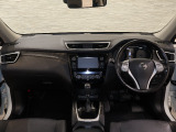 操作性に優れた運転席となります!小物入れや各ボタンの配置にこだわり、使いやすいです!座り心地もよく視認性も良好なのでロングドライブもお任せ下さい!