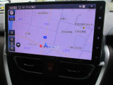 ダイハツ純正の10インチ画面SDナビです。