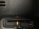 ハンドルの左下にETCがついています。高速道路の料金所の通過も楽々です。 カードの取り出しもしやすい場所についています。