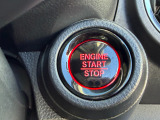 エンジンのスタート/ストップはプッシュボタンで行います。