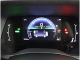 とっても見やすいメーターです。夜間時はラグジュアリーな気分にさせてくれる照明が魅力ですので、夜のドライブも楽しみになりますよ♪