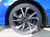 おしゃれは足元から!全体の印象をグッと引き締めるアルミホイールを装備しています★