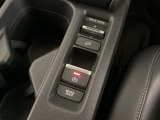 セレクターノブの下に、3つの異なる加速感を楽しめるドライブモードスイッチがついています。一般道、スポーツ走行、エコ走行など、シーンに合わせて最適な加速感を楽しめるドライブモードスイッチです。