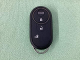 スマートキー付きですからドアロックの開閉およびエンジンスタートが楽々です。電動スライドドアの開け閉めもボタンで操作できます。加えて、リモコンエンジンスターターの操作もついています。