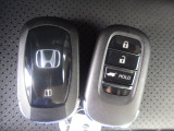 スマートキー付!キーを取り出さなくてもドアロックの施錠・開錠、エンジンの始動が出来ます!雨の日や荷物の多い日にとても便利ですね♪
