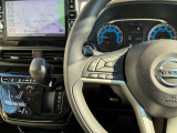ハンドル周りには車両状態の確認やナビ操作が可能なステアリングスイッチを完備♪