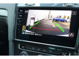 【リヤビューカメラ(Rear Assist)】後方確認や障害物検知をアシストし、安全な駐車をサポート。