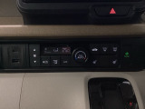 オートエアコンはこまめに温度調整するので、燃料の消費量をより少なくできます。シートヒーター付きなので、寒い日も快適です。