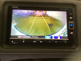 バックモニター付きで、車庫入れやバック時の後方確認をサポート。