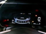 とっても見やすいメーターです。夜間時はラグジュアリーな気分にさせてくれる照明が魅力ですので、夜のドライブも楽しみになりますよ♪