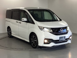 狭い駐車場でも、スライドドアならチャイルドシートへのお子さまの乗降や荷物の積載もスムーズ。