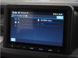 Honda CONNECTナビなら、充電スタンドを探索できて、ルート案内はもちろん、リアルタイムの空き状況や最新の営業時間も表示します。